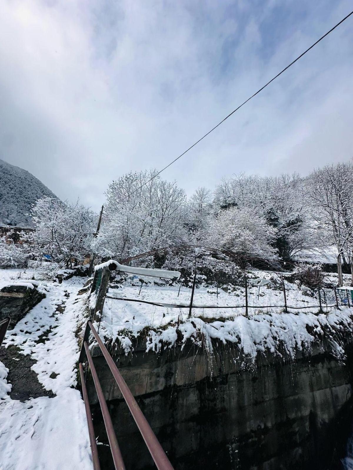 Hotel Valls Valira Ос-де-Сивис Экстерьер фото