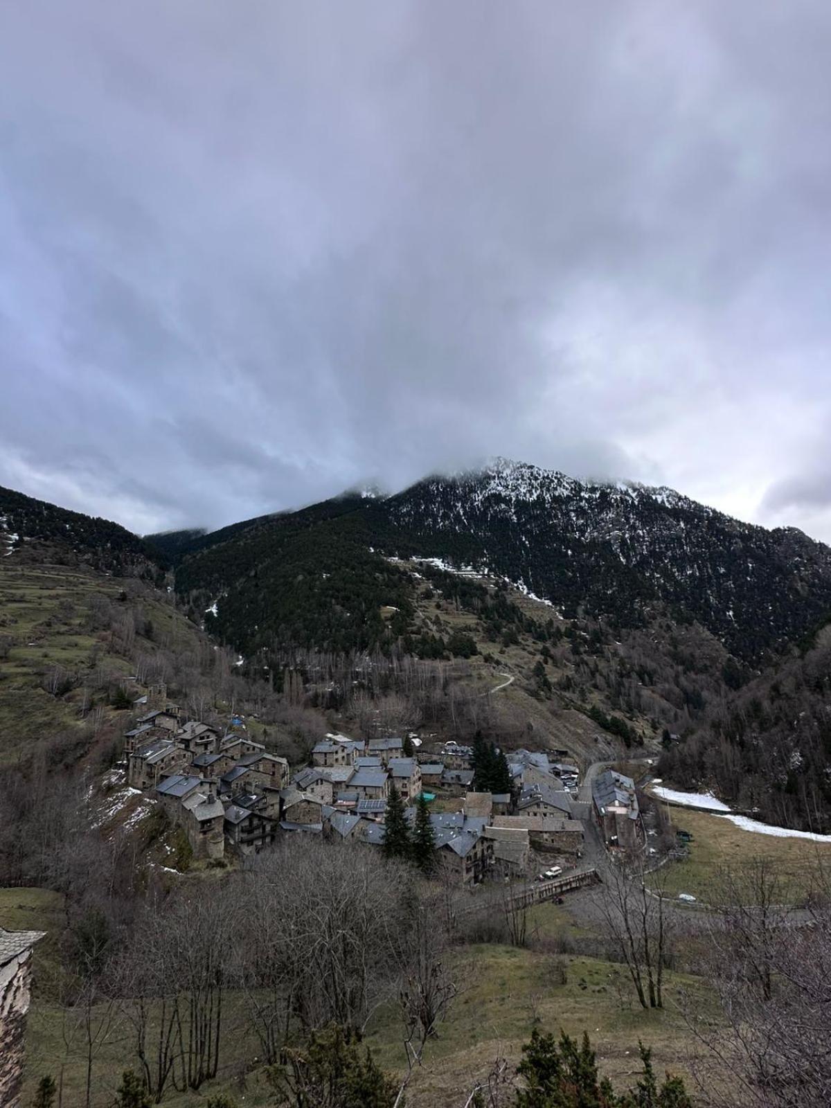 Hotel Valls Valira Ос-де-Сивис Экстерьер фото